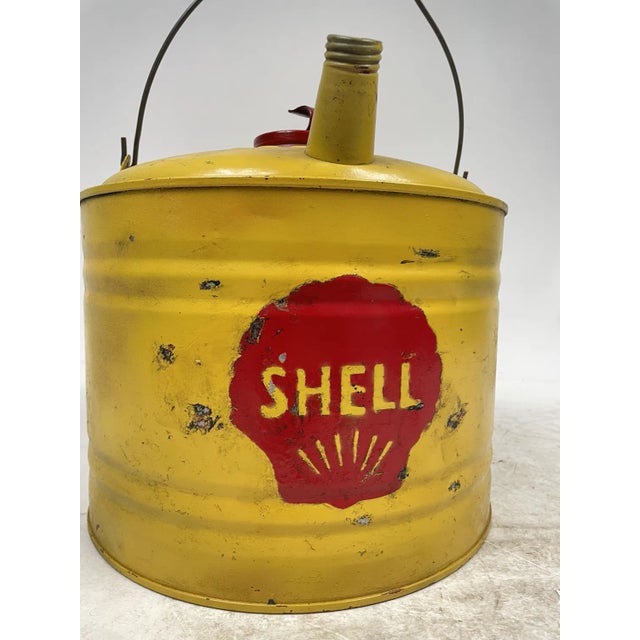 Beautiful Shell tin can made in the USA from the 1930s.