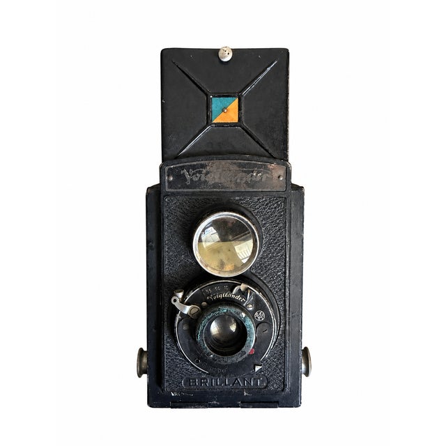 Step back into the golden age of photography with this authentic Voigtländer Brillant twin-lens camera, manufactured in...