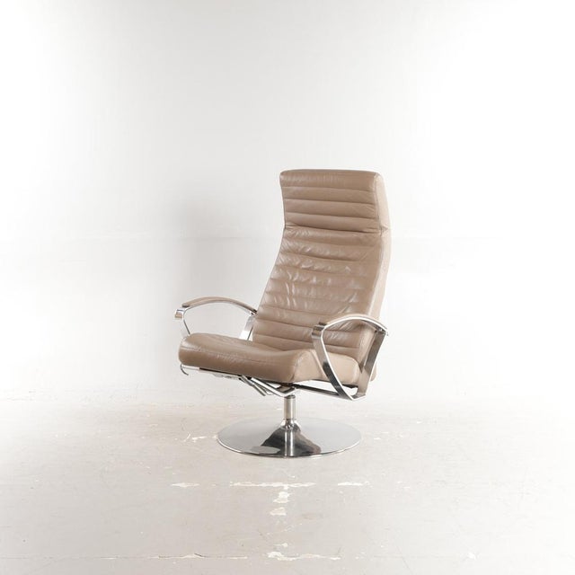 Beige Model Wing 6900 High-Back Armchair in Leather with Circular Chrome-Plated Metal Foot from BoConcept, 2000s For Sale - Image 8 of 8
