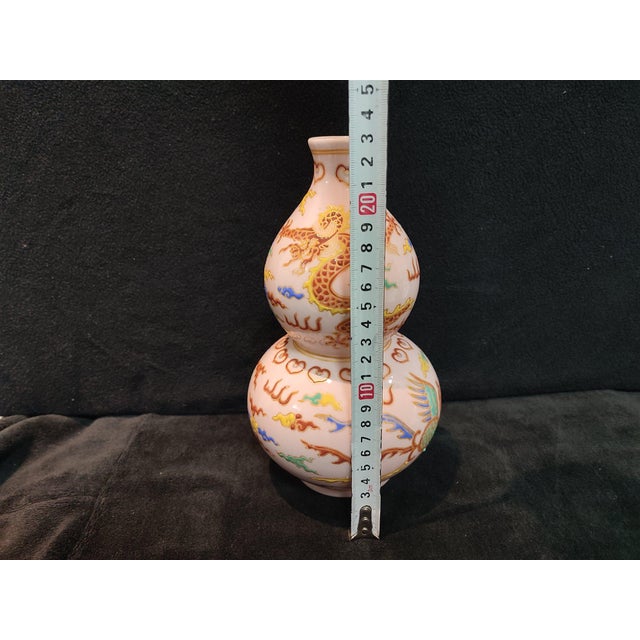 Chinese Old Ceramic Vase,Ming Dynasty Chenghua Marked Gold Paint Famille Verte Porcelain Gourd Vase Hand Drawing Dragon and Phoenix Pattern For Sale - Image 10 of 11