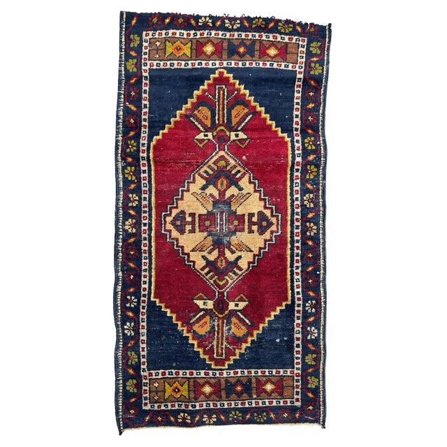 Small Mid-Century Turkish Yastik Rug, 1940s For Sale