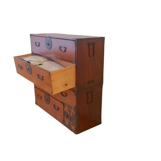 Antique Japanese Keyaki Tansu Chest, Edo–Meiji Period, 4 Drawers in Two Stackable Sections With Iron Hardware For Sale - Image 4 of 4
