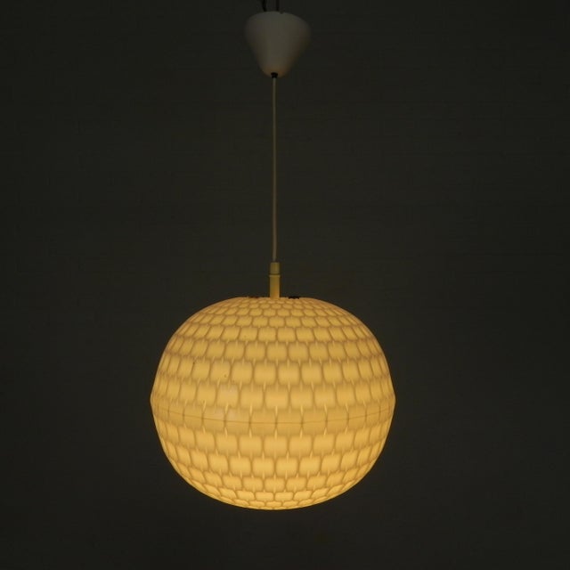 1960s Vintage Plastic Sphere Pendant Lamp by Aloys F. Gangkofner for Erco, 1960s For Sale - Image 5 of 15