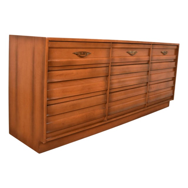 1960s Mid Century American of Martinsville Nine Drawer Dresser With Butterfly Joints For Sale