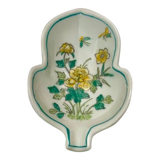 Qing Inspired Flowers and Insects Chinoiserie Leaf Shaped Trinket Dish For Sale