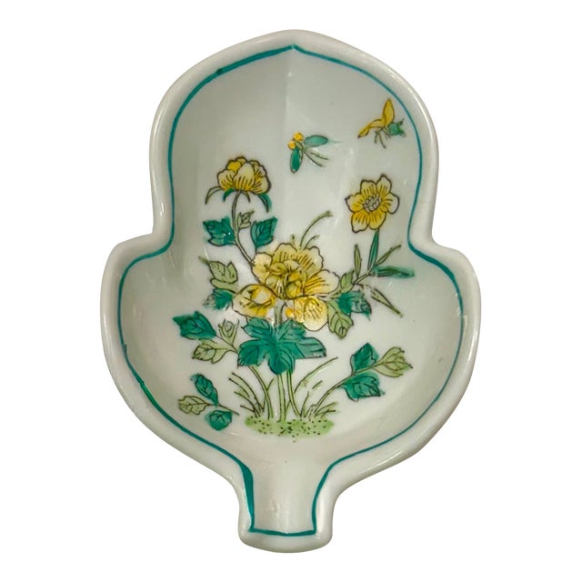 Qing Inspired Flowers and Insects Chinoiserie Leaf Shaped Trinket Dish For Sale