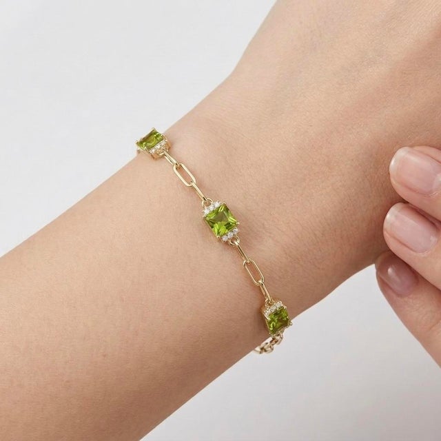 Elevate your everyday style with a vibrant pop of color. This elegant paperclip chain bracelet features four meticulously...