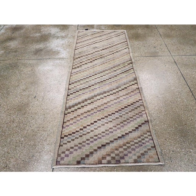 Galerie Shabab Collection Mid-20th Century Turkish Anatolian Rug For Sale - Image 4 of 10
