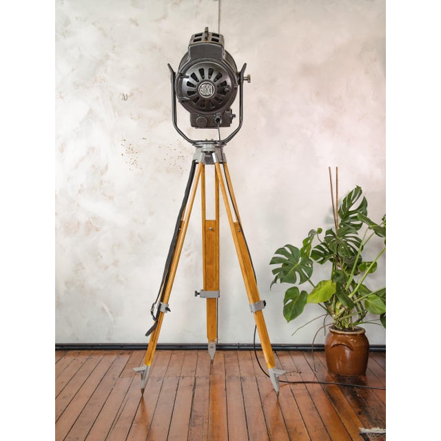 Vintage Movie Spotlight on Surveying Tripod Floor Lamp by Arri Arnold & Richter, 1950s For Sale - Image 3 of 18