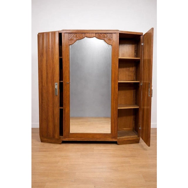 Art Deco Walnut Wardrobe – Circa 1930 An elegant Art Deco walnut wardrobe dating from the 1930s, characterized by its...