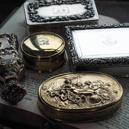 Antique Georgian Silver Gilt Snuff Box with Scene of Venus, London, 1810s For Sale - Image 9 of 18