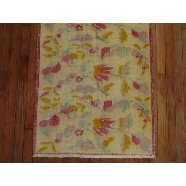 Mid 20th Century Mid 20th Century Ivory Floral Turkish Rug - 2'5" x 5'7" For Sale - Image 5 of 7