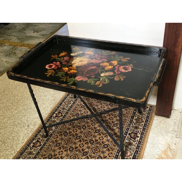 Early 20th Century Antique English Hand Painted Tole Tray Top Coffee Table For Sale - Image 4 of 7