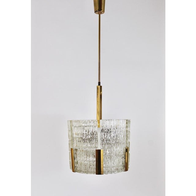 Austrian Tambour Drum Chandelier in Brass and Textured Ice Glass by J. T. Kalmar for Kalmar, 1960s For Sale - Image 6 of 18