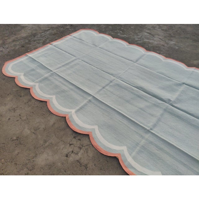 Light Gray Handmade Cotton Vegetable Dyed Scalloped Edge Rug Gray With Cream and Terracotta Border - 6x9 For Sale - Image 8 of 11