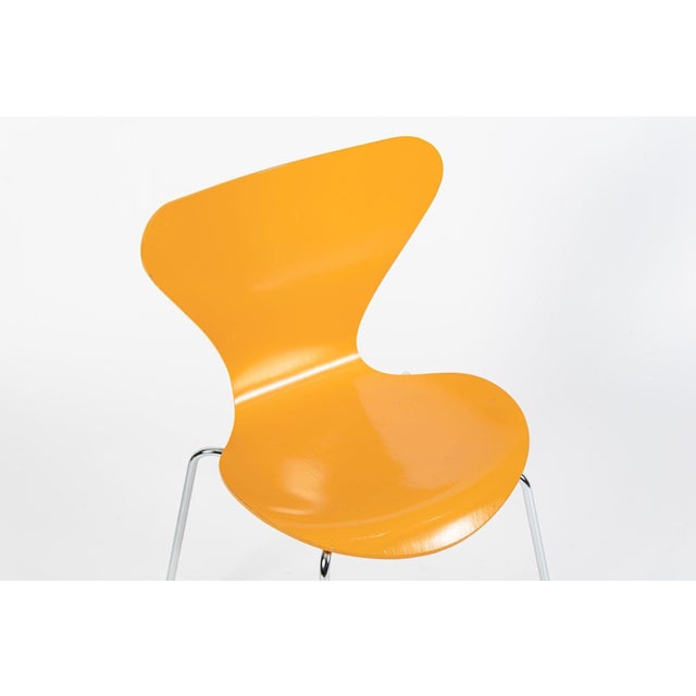 Yellow Danish Modern Dining Chair Series 7 by Arne Jacobsen for Fritz Hansen For Sale - Image 10 of 14