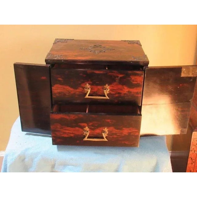 English Gothic Style Brass-Bound Two-Drawer Cigar Box in Macassar Ebony For Sale - Image 6 of 9