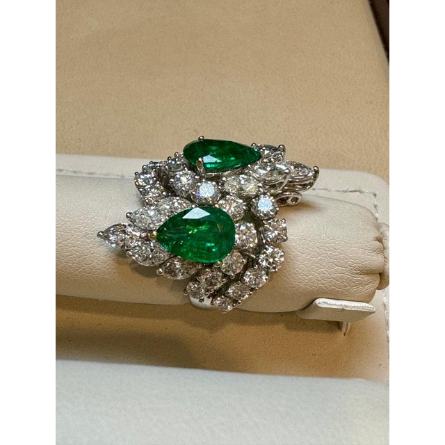 Two Pear Shape 5.5 Ct Emerald & 8.5 Ct Diamond Ring, 18k White Gold Size 6 For Sale In New York - Image 6 of 8