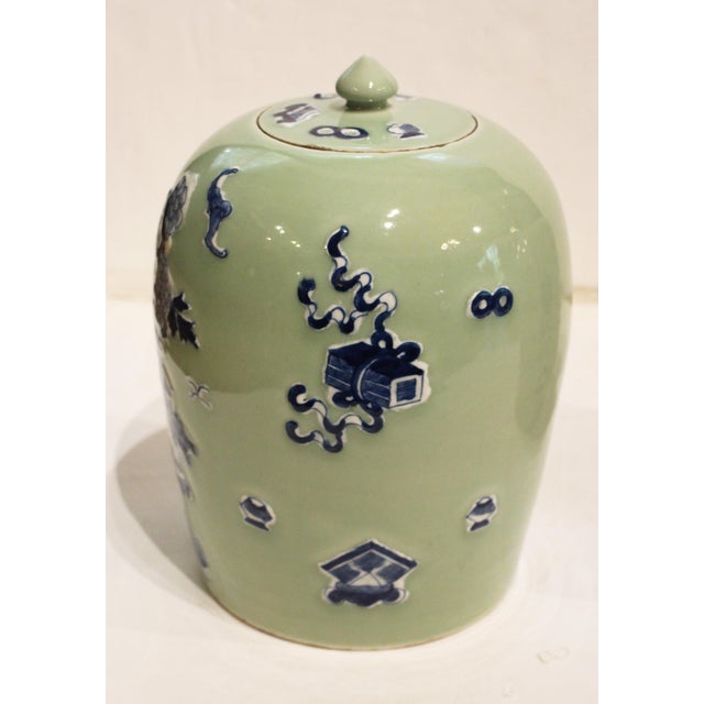 Circa 1880 Chinese Pair of Covered Porcelain Jars For Sale - Image 4 of 9