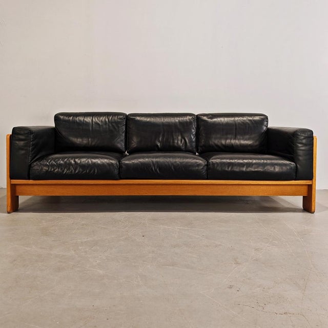 Black Sofa and Armchairs Mod. Bastiano in Oak Wood and Black Leather by Afra and Tobia Scarpa for Gavina, 1960s, Set of 3 For Sale - Image 8 of 18