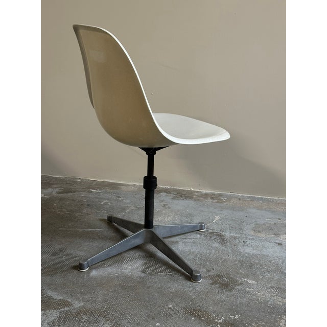 Herman Miller Vintage Chairs by Charles and Ray Eames for Herman Miller, 1960s, Set of 4 For Sale - Image 4 of 7