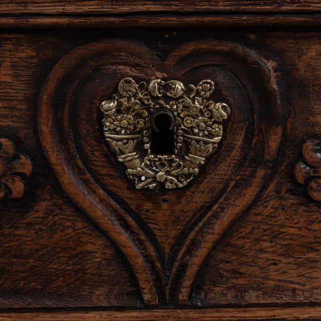 1820s French Louis XV Oak Chest of Drawers In Original Patina For Sale In Greensboro - Image 6 of 18