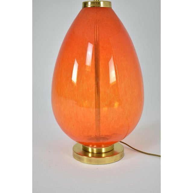 Capri Aurora Table Lamp in Brass and Fabric by Jonathan Amar Studio For Sale - Image 4 of 13