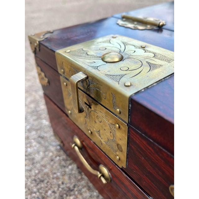 1930s Vintage Chinese Hardwood Traveling Vanity Shaving Mirror Box & Drawer For Sale - Image 9 of 12