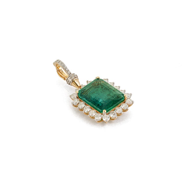 VR Jewels 14k Yellow Gold 9.95ct Octagon Emerald and 1.25ct Diamond Halo Enhancer Pendant For Sale - Image 4 of 16