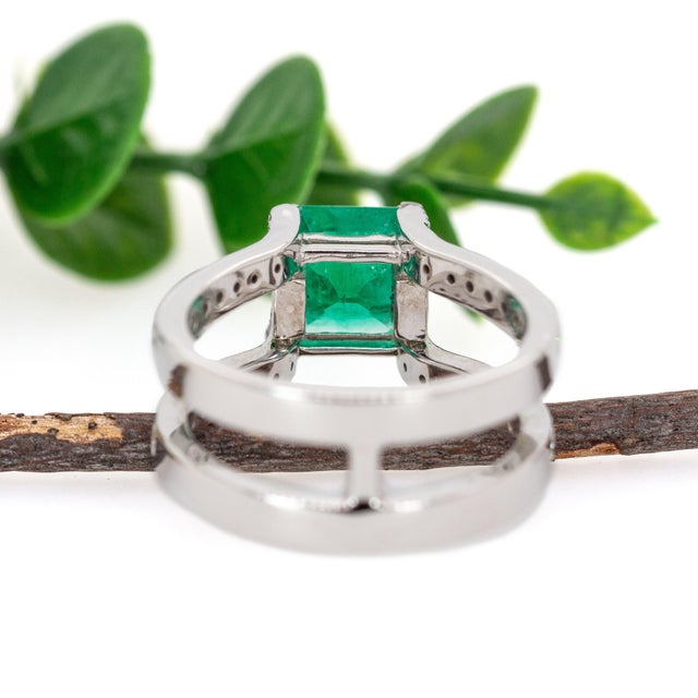 Gia Certified 2.2Ct Colombian Emerald & Diamond Ring in Solid 14k Gold, 9mm, Size 6.75 For Sale - Image 9 of 9