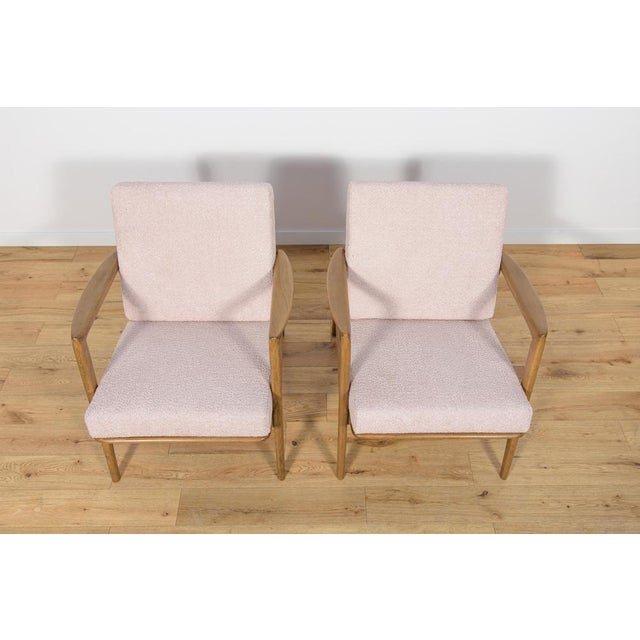 1960s Set of Mid-Century Model 300-139 Armchairs from Swarzędz Factory, 1960s For Sale - Image 5 of 18