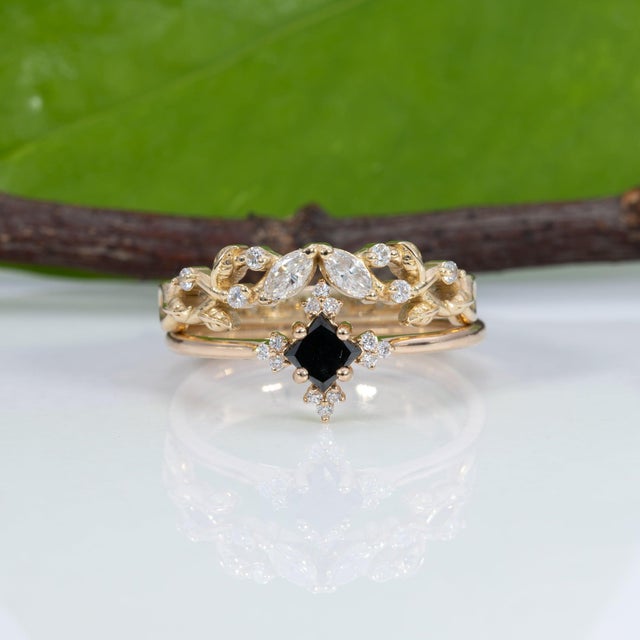 2020s Natural Diamond Band Ring in Solid 14k Gold | Classic Diamond Wedding Band, Size 5.25 For Sale - Image 5 of 11