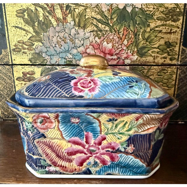 Navy Blue Vintage Winterthur Oriental by Vintage Accent Tobacco Leaf Style Porcelain Lidded Box For Sale - Image 8 of 8