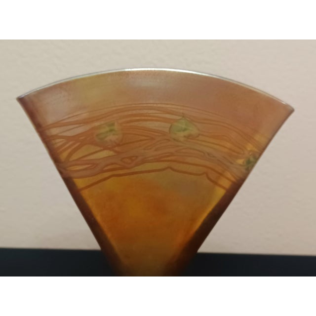 1920s Antique Frederick Carder Steuben Gold Aurene Green Leaf Vine Art Nouveau Fan Vase #6297 For Sale - Image 5 of 12