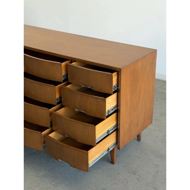 Mid-Century Modern Walnut 12-Drawer Dresser by American of Martinsville For Sale In Los Angeles - Image 6 of 12