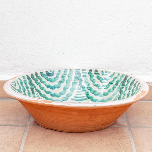Spanish Revival Hand-Painted Ceramic Lebrillo Wall Bowl with Bird from Fajalauza, Granada, 2010s For Sale - Image 3 of 13
