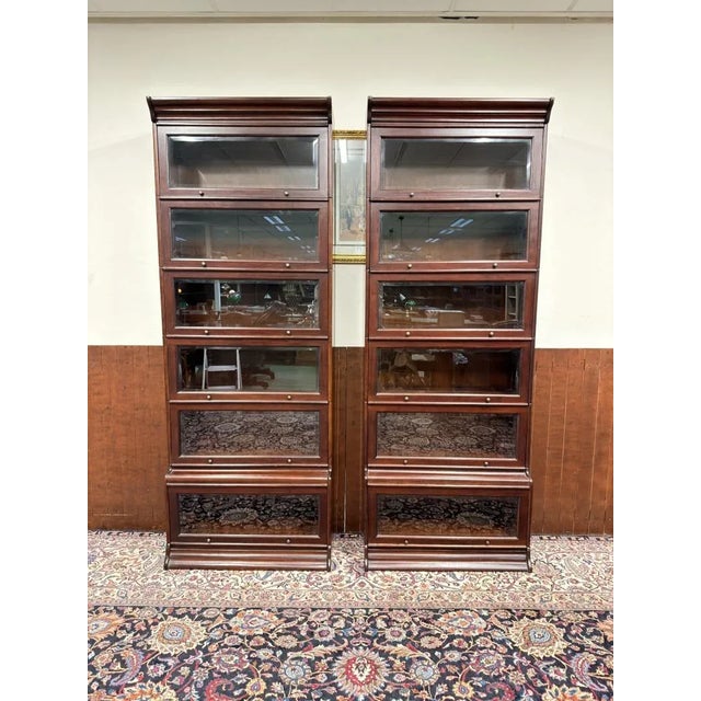 English Bookcases from Globe Wernicke, Set of 2, in Very Good conditions. Designed 1920 to 1949
