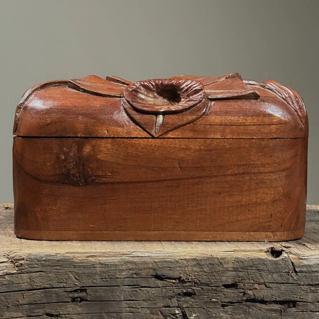 Vintage Hand Carved Folk Art Two Tone Box with Daffodil Detail. Dimensional carved lid with daffodil and bud. All four...