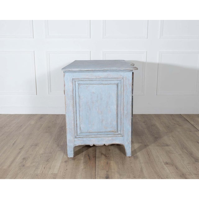Swedish Rococo Chest of Drawers with Original Hardware, circa 1760–1770 For Sale In Atlanta - Image 6 of 8