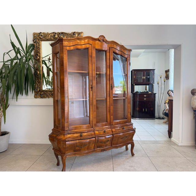 Dreamlike Baroque-style display cabinet. Dimensions: Height x Width x Depth 190 x 138 x 45 cm. For sale is a magnificent...