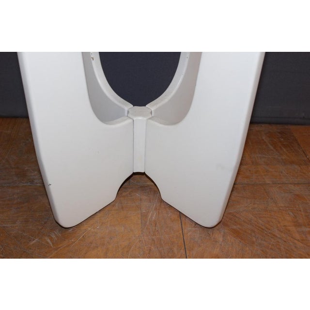 1970s Pedestal Table in White Lacquered Wood and Marble, 1970s For Sale - Image 5 of 14