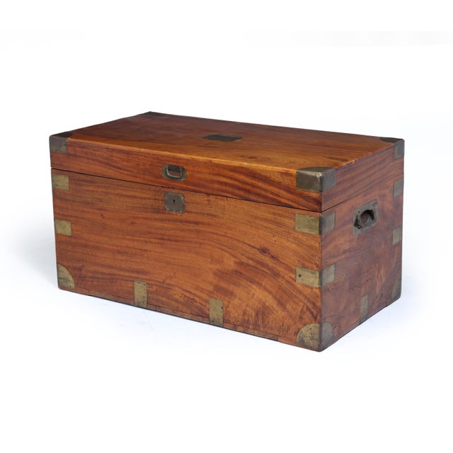 Antique Camphor Wood Military Campaign Chest, 1880, in Very Good conditions. Designed before 1890