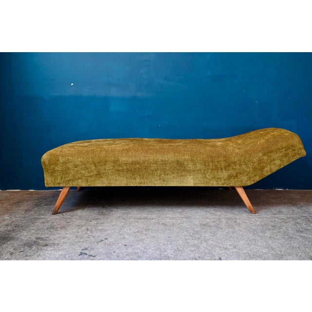 Wood Mid-Century Daybed with Compass Legs in Olive Green Velvet, 1950 For Sale - Image 7 of 10