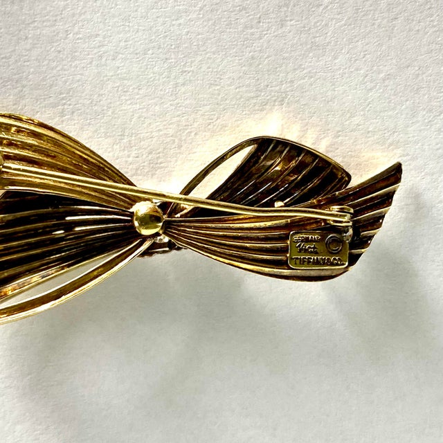 Vintage Tiffany and Co. 14k Yellow Gold Diamond Bow Love Knot Brooch For Sale In New York - Image 6 of 7