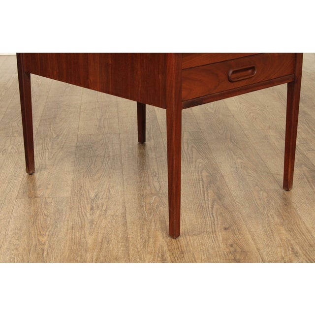 Wood Mid Century Modern Pair of Walnut End Tables For Sale - Image 7 of 13