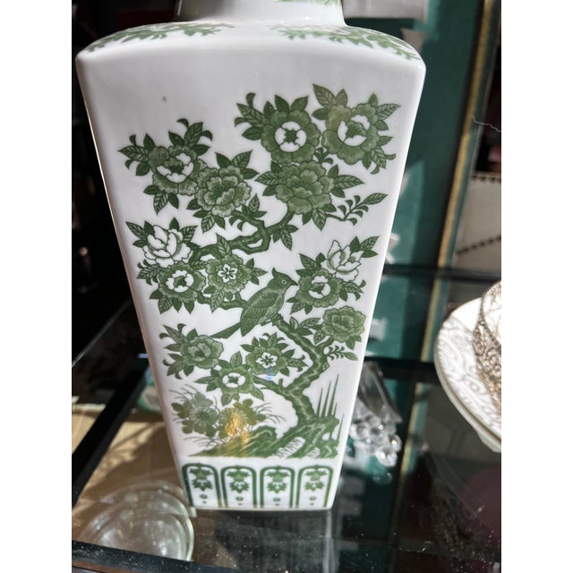 1970s Green and White Asian Style Detailed Ceramic Vase With Stand For Sale - Image 4 of 5