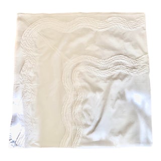 Embellished Wave Scallop Bias Piping Taffeta Table Cloth For Sale