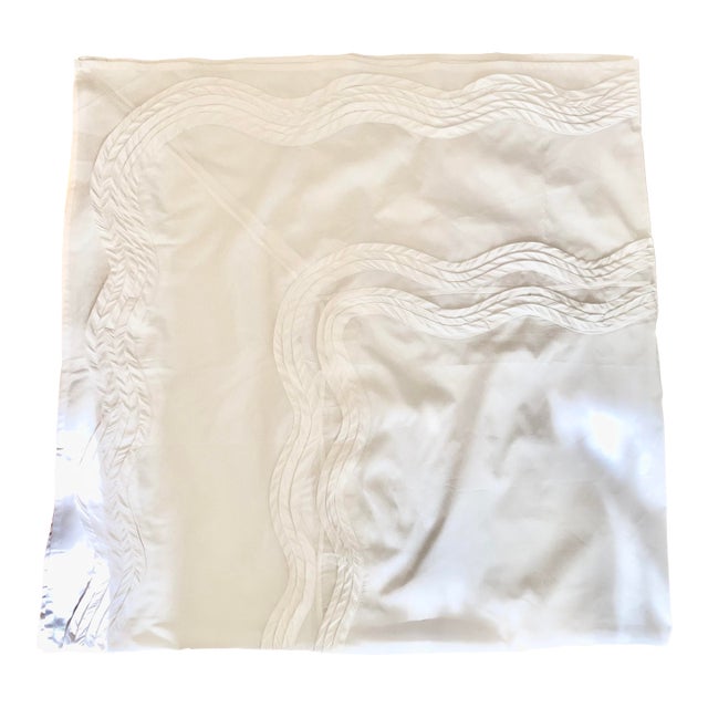 Embellished Wave Scallop Bias Piping Taffeta Table Cloth For Sale