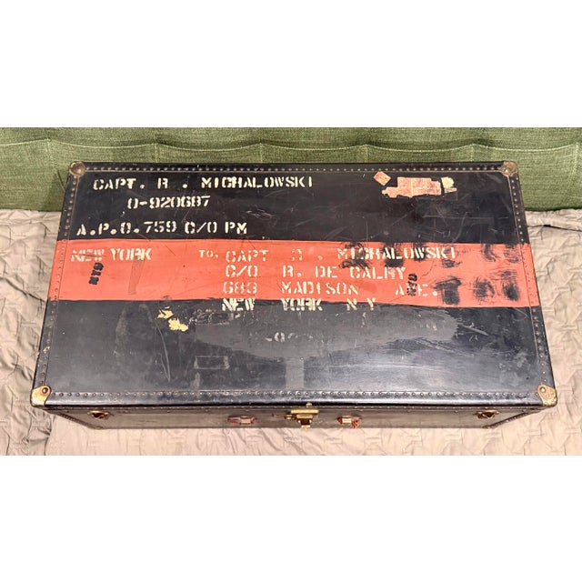 Rare 1950s Vintage Yale Military Field Trunk Nyc Original Name and Stenciling For Sale - Image 10 of 12