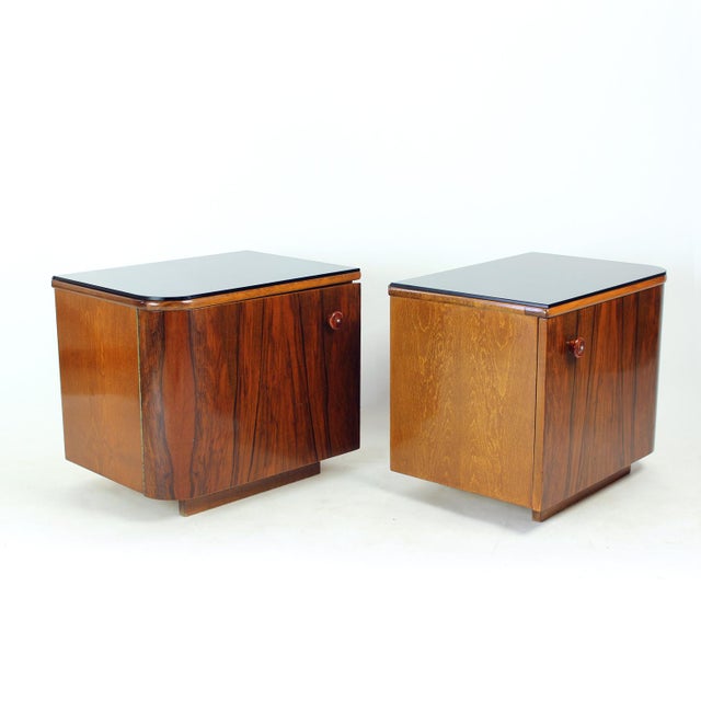 Art Deco Bedside Tables in Walnut and Black Glass, Czechoslovakia, 1940s, Set of 2 For Sale - Image 4 of 11
